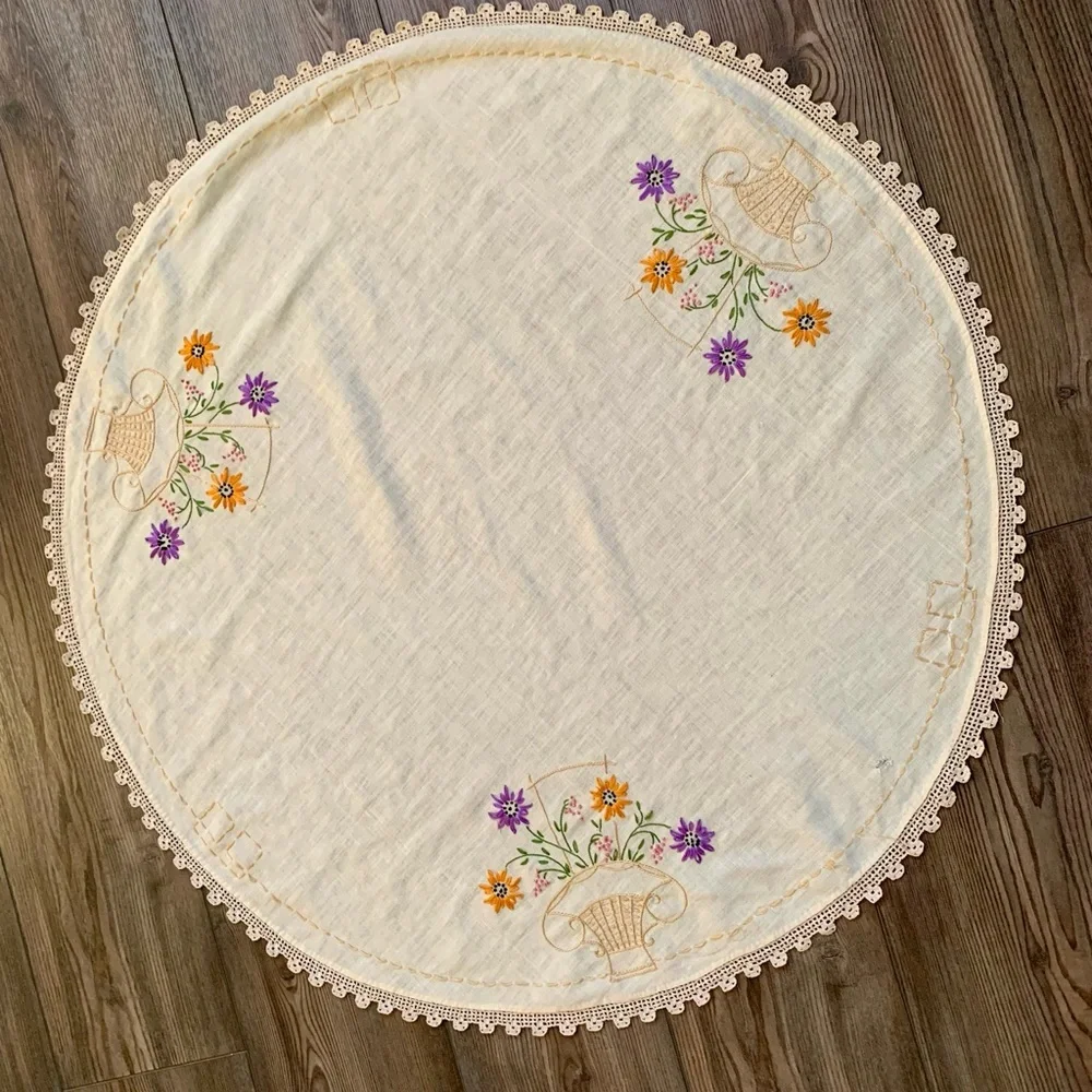 Vintage Handmade Embroidered Round Doily Crocheted Table Cloth 33”